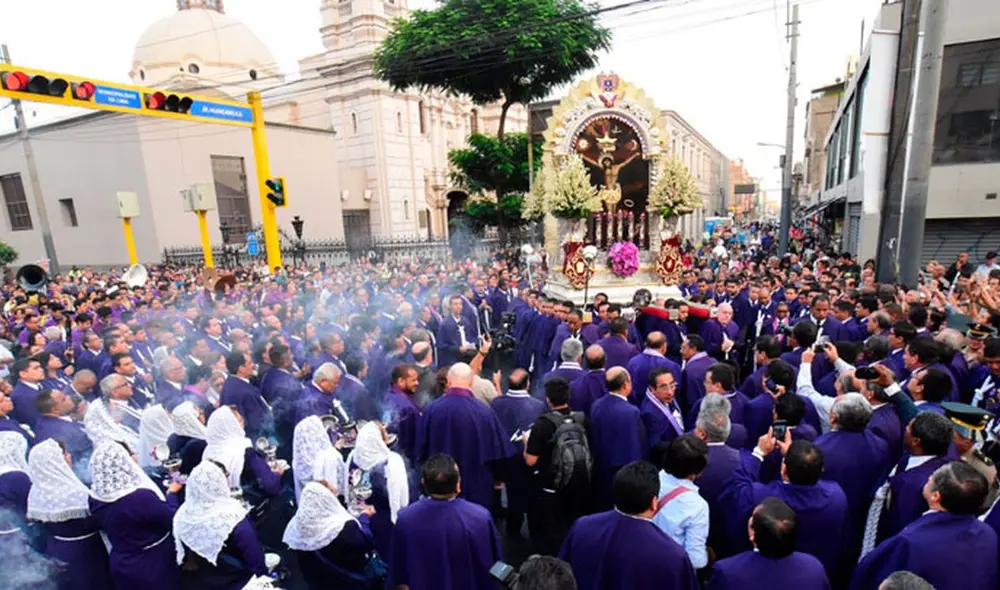 Brindan recomendaciones para evitar problemas de salud durante la procesión del Señor de los Milagros. Foto: La República