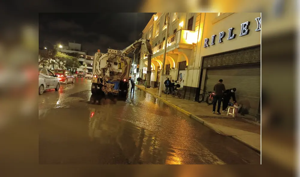 El colpaso de los desegPues son una constante en el centro histórico de Chiclayo. Foto: Epsel El colpaso de los desegPues son una constante en el centro histórico de Chiclayo. Foto: Epsel