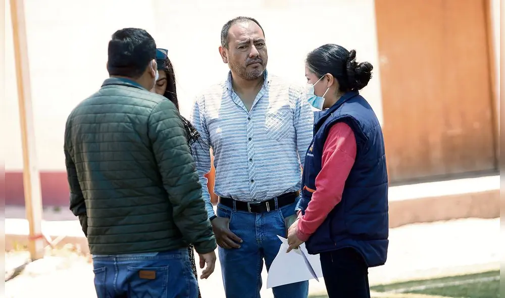 Gobernadora de Arequipa Kimmerlee Gutiérrez junto con gerente general de la región, Jorge Suclla.