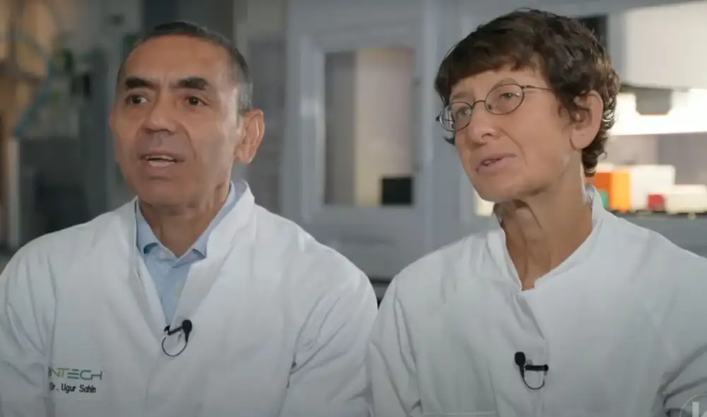 Uğur Şahin y Özlem Türeci, confundadores de BioNTech y creadores de la vacuna vendida por Pfizer. Fotocaptura: BBC