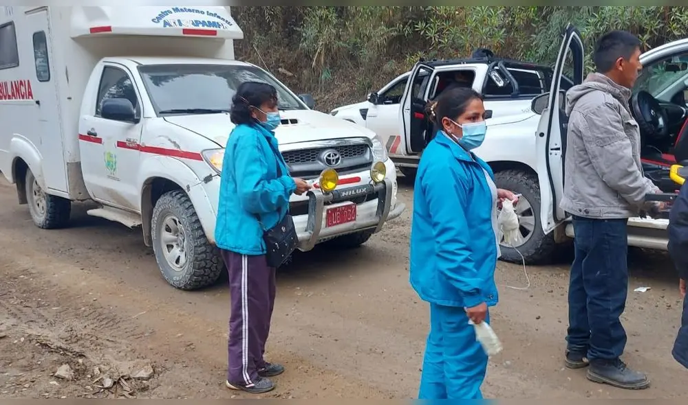 Pobladores de la zona y personal de salud ayudaron a los accidentados. Foto: Yessica Lavado Pobladores de la zona y personal de salud ayudaron a los accidentados. Foto: Yessica Lavado