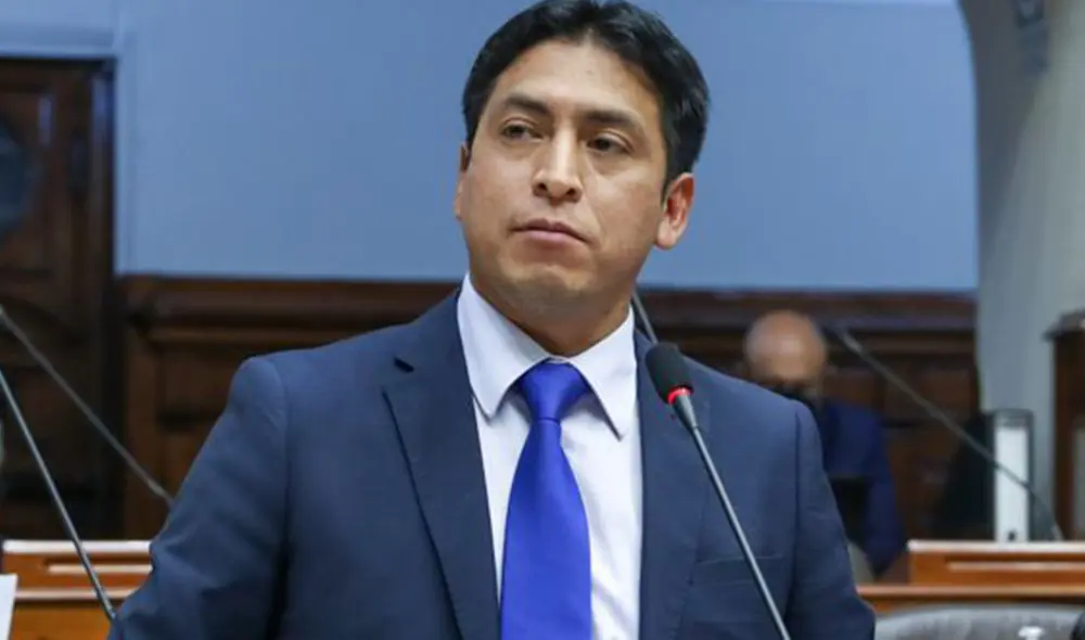 Freddy Díaz fue suspendido de sus funciones como congresistas por ingerir licor en las instalaciones del Palacio Legislativo. Foto: Congreso