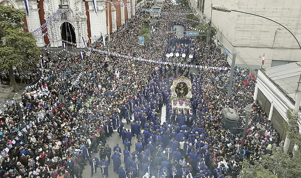 Dos años después. Creyentes volvieron a las calles de Lima para venerar al Cristo Moreno. Foto: Marco Cotrina/La República
