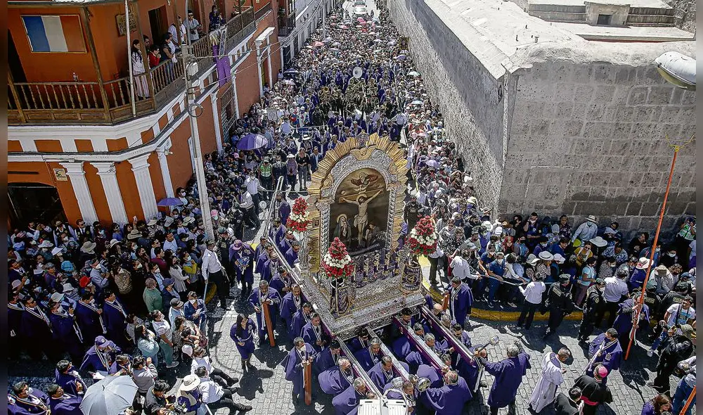 Fe. Después de dos años imagen fue acompañada por fieles. Foto: Rodrigo Talavera/La República