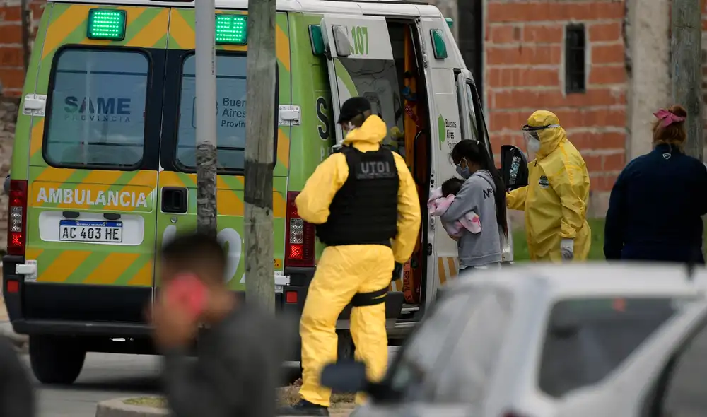 "Tenía heridas muy graves y lamentablemente no llegamos a tiempo para salvarla", expresó uno de los médicos. Foto: AFP. "Tenía heridas muy graves y lamentablemente no llegamos a tiempo para salvarla", expresó uno de los médicos. Foto: AFP.