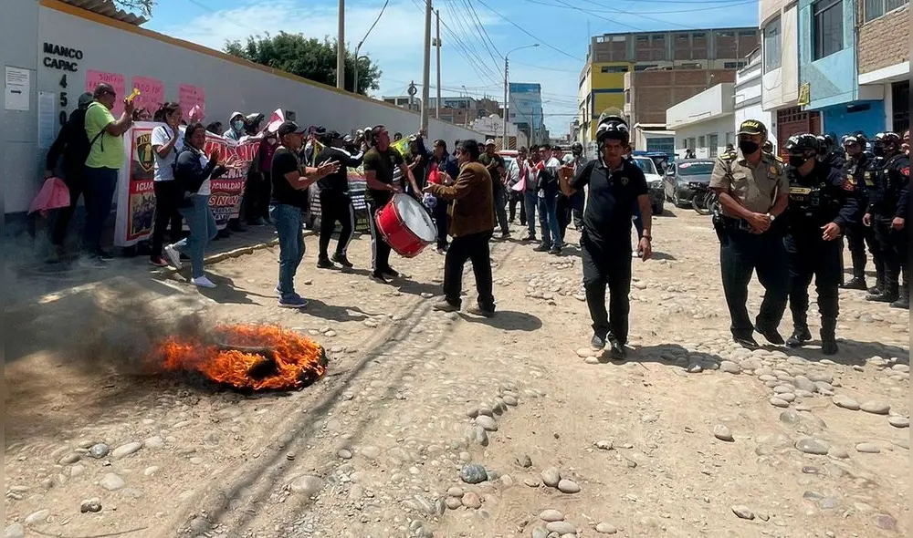 Los trabajadores no descartan iniciar un huelga indefinida si no se entabla diálogo. Foto: Rosa Quincho/URPI LR-Norte Los trabajadores no descartan iniciar un huelga indefinida si no se entabla diálogo. Foto: Rosa Quincho/URPI LR-Norte