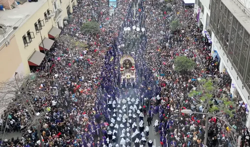 Señor de los Milagros: cientos de personas acompañan la tercera procesión de este miércoles 19 de octubre. Foto: Canal HNazarenas