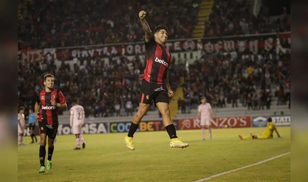 Figura. El delantero Luis Iberico marcó un doblete en el triunfo arequipeño por 3 a 0 ante Sport Boys. Foto: Rodrigo Talavera/La República Figura. El delantero Luis Iberico marcó un doblete en el triunfo arequipeño por 3 a 0 ante Sport Boys. Foto: Rodrigo Talavera/La República