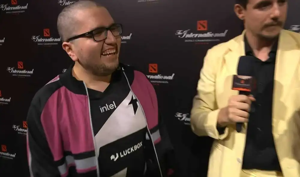 José 'Pandaboo' Hernández, jugador de Thunder Awaken, se rapó el cabello al mismo estilo de los últimos campeones de The International. Foto: Facebook Thunder Awaken José 'Pandaboo' Hernández, jugador de Thunder Awaken, se rapó el cabello al mismo estilo de los últimos campeones de The International. Foto: Facebook Thunder Awaken