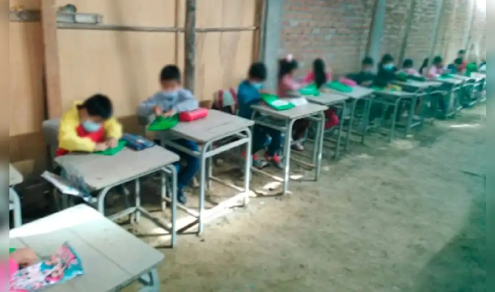Estudiantes reciben sus clases en condiciones precarias. Foto: La República