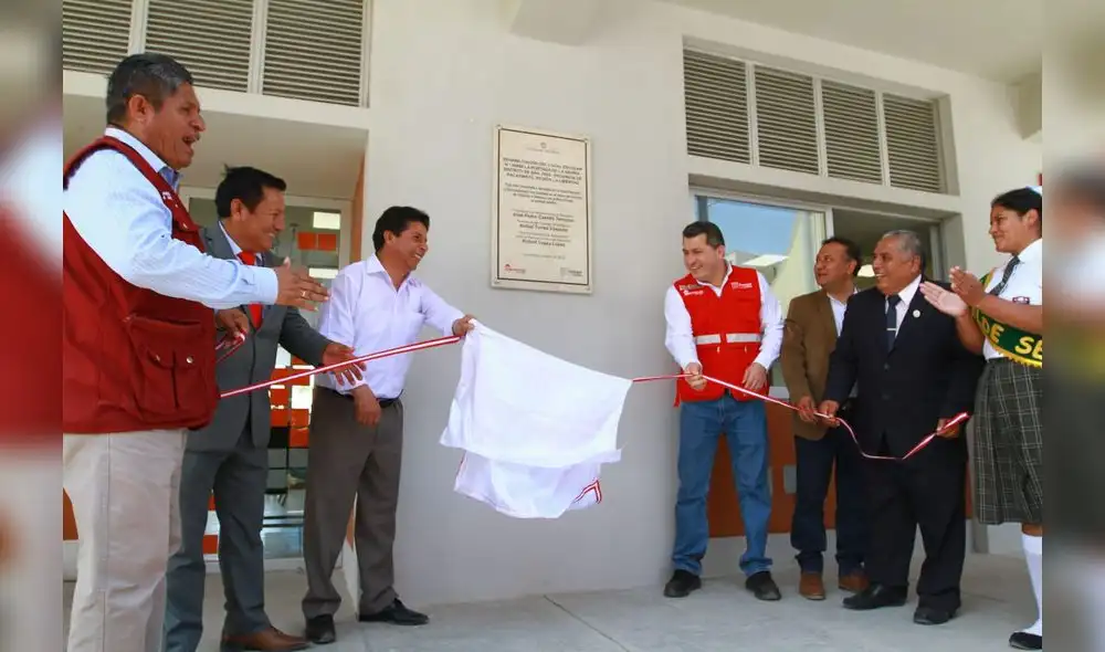 El presidente Castillo inauguró colegio y aseguró que priorizará la educación. Foto: J. Mendoza/La República El presidente Castillo inauguró colegio y aseguró que priorizará la educación. Foto: J. Mendoza/La República