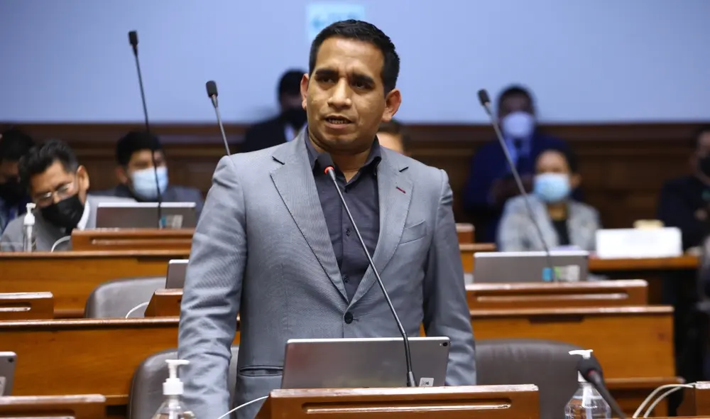 Elvis Vergara es señalado por Karelim López y otros colaboradores eficaces de respaldar al Gobierno a cambio de obras. Foto: Congreso