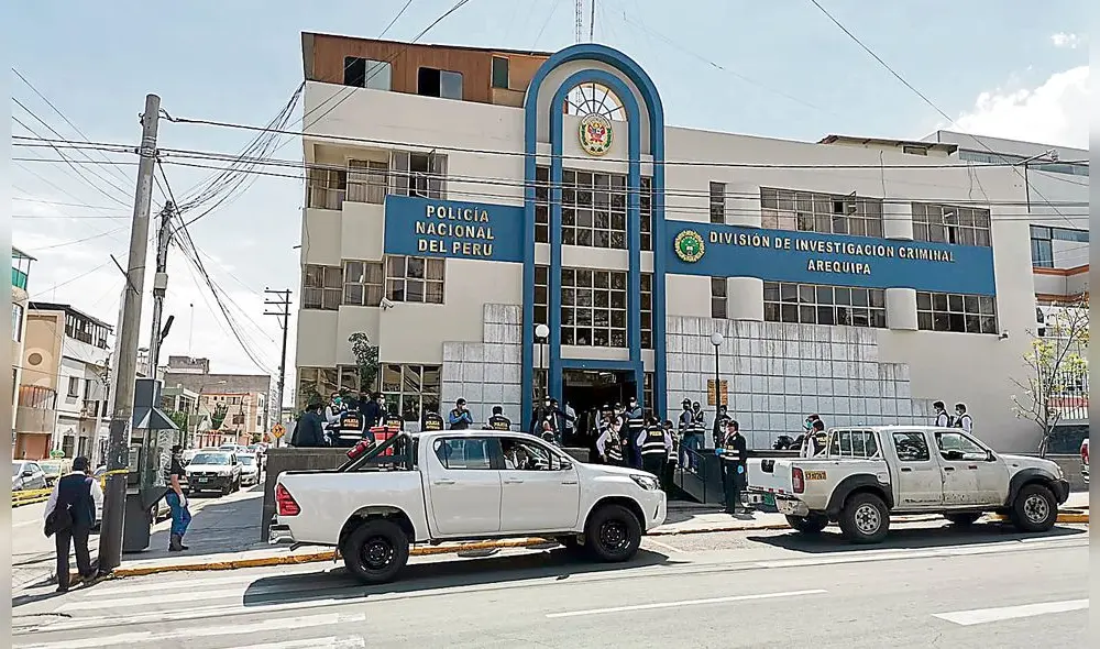 Efectivos del área de Secuestros y Extorsiones de la PNP realizan las investigaciones. Foto: archivo La República