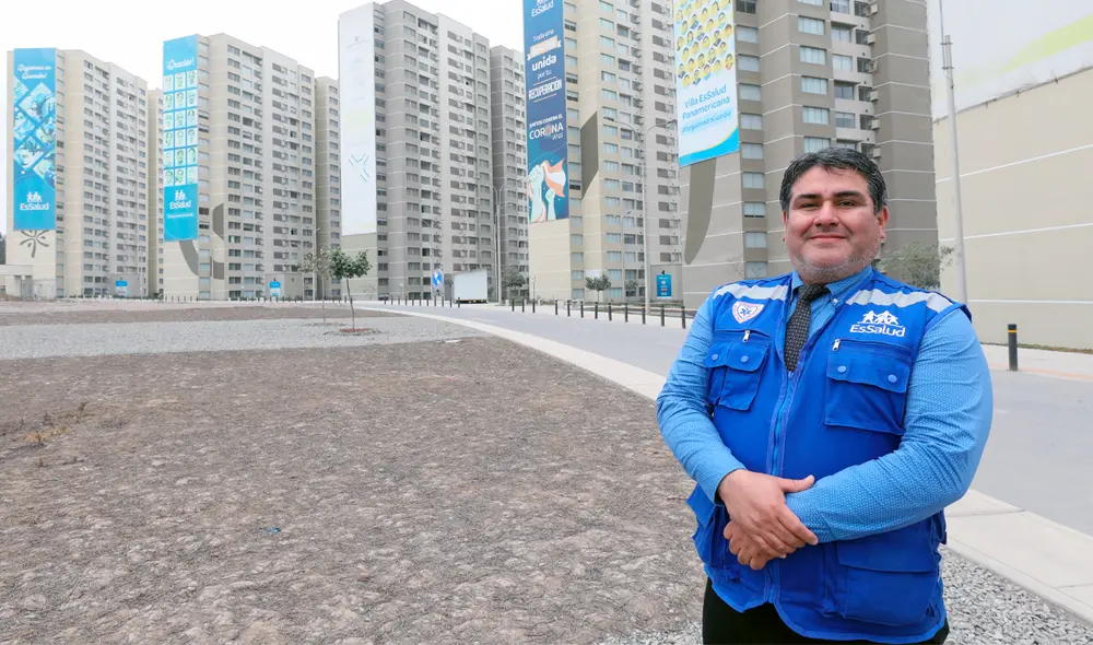 El doctor Oriundo, además de sus labores administrativas, organizaba juntas médicas para guiar a los doctores más jóvenes de la Villa Panamericana. Foto: cortesía EsSalud El doctor Oriundo, además de sus labores administrativas, organizaba juntas médicas para guiar a los doctores más jóvenes de la Villa Panamericana. Foto: cortesía EsSalud