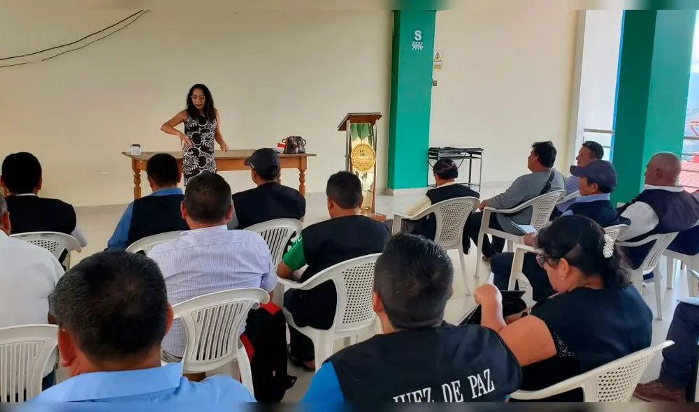 Abogada Angélica María Serquén Pesantes capacitó a jueces de paz. Foto: CSJL. Abogada Angélica María Serquén Pesantes capacitó a jueces de paz. Foto: CSJL.