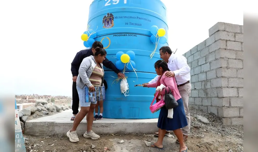 Los tanques se entregaron a través del programa municipal “Agua es vida”. Foto: MPT Los tanques se entregaron a través del programa municipal “Agua es vida”. Foto: MPT