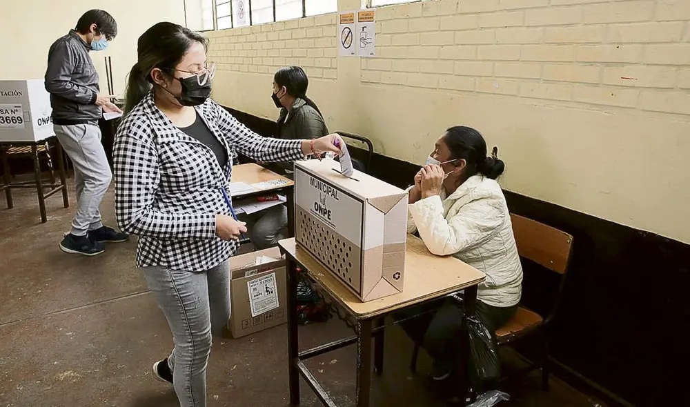 Aprobación. Población peruana ve con buenos ojos el trabajo de JNE y ONPE, a pesar de las campañas de desprestigio que sufrieron en las últimas elecciones presidenciales en 2021. Foto: John Reyes/La República