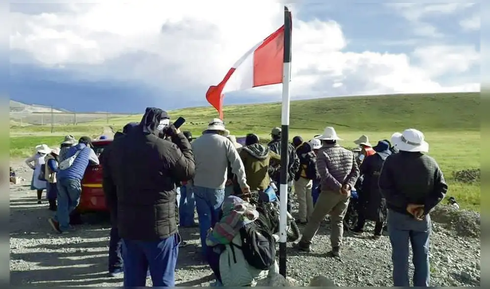 Cusco. Comuneros bloquearon vía la semana pasada. Foto: La República Cusco. Comuneros bloquearon vía la semana pasada. Foto: La República