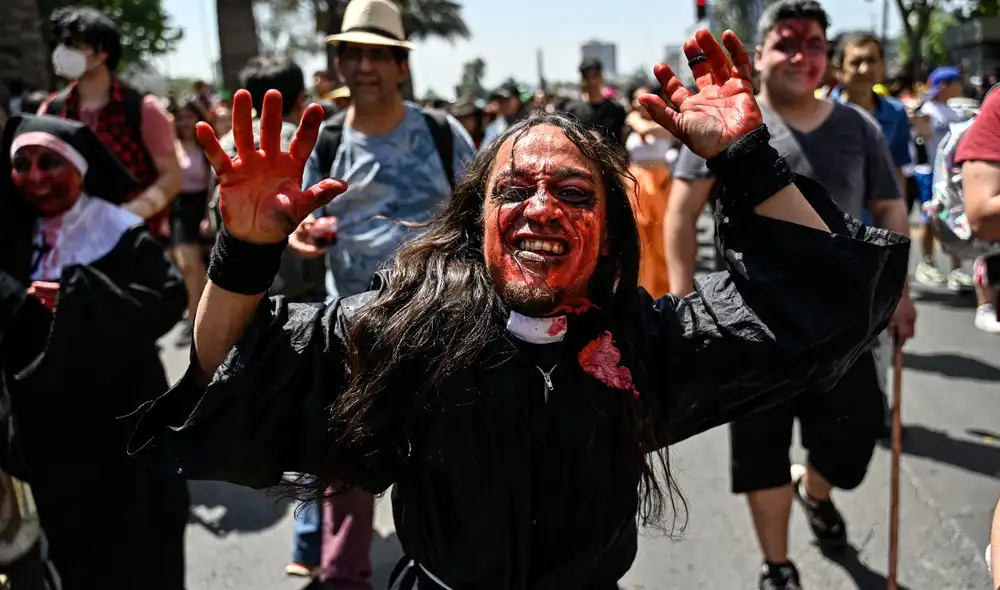 Revisa las mejores frases para compartir por WhatsApp y Facebook este 31 de octubre. Foto: AFP Revisa las mejores frases para compartir por WhatsApp y Facebook este 31 de octubre. Foto: AFP