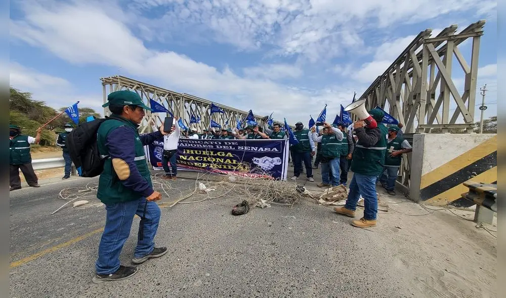 Trabajadores protestarán de manera indefinida para exigir sus derechos. Foto: Almendra Ruesta. Trabajadores protestarán de manera indefinida para exigir sus derechos. Foto: Almendra Ruesta.