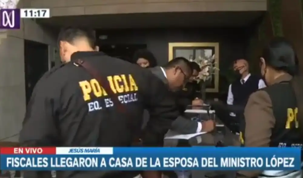 La Fiscalía se constituyó al departamento de la exconviviente del saliente ministro de salud. Foto: captura Canal N La Fiscalía se constituyó al departamento de la exconviviente del saliente ministro de salud. Foto: captura Canal N