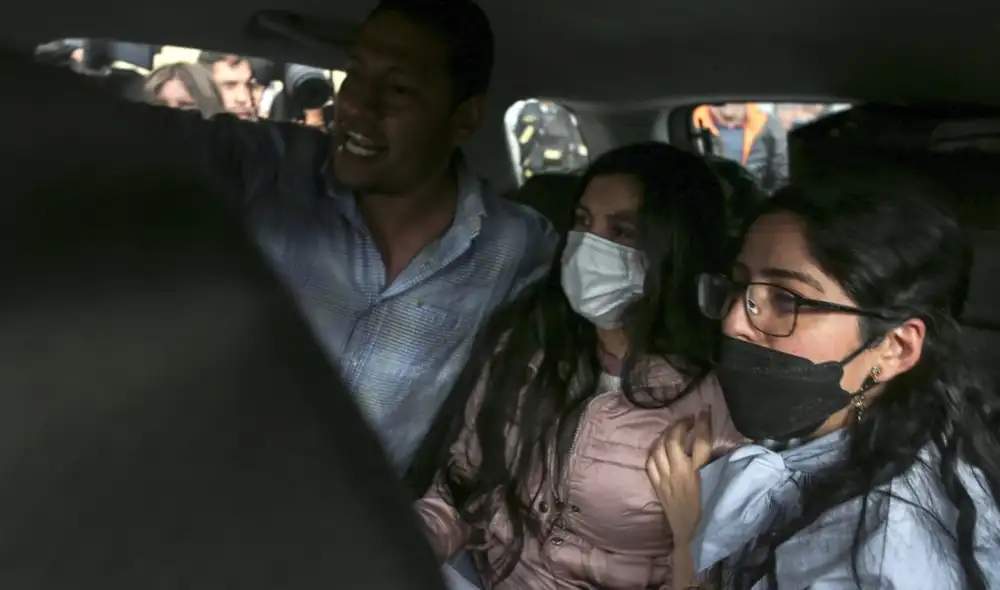 Yenifer Paredes salió resguardada del centro penitenciario de Chorrillos. Foto: Jhon Reyes Mejía/ La República Yenifer Paredes salió resguardada del centro penitenciario de Chorrillos. Foto: Jhon Reyes Mejía/ La República