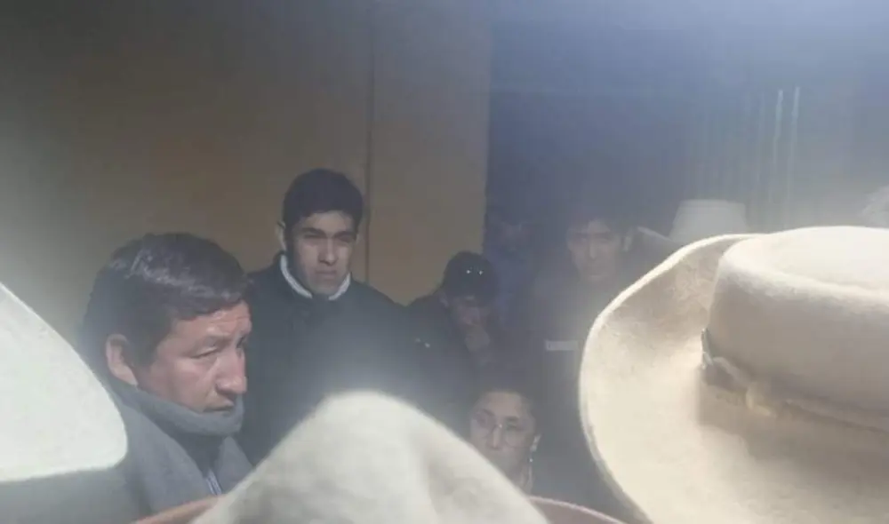 Congresistas son retenidos