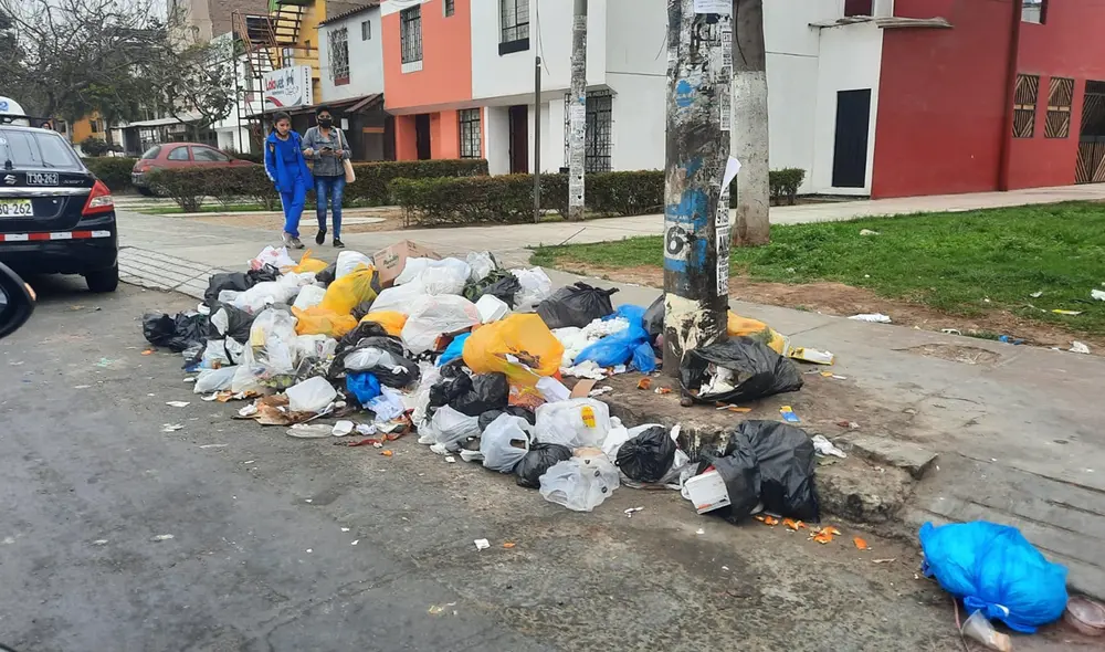 Vecinos están consternados al ver que sus residuos sólidos no han sido recogidos de las calles. Foto: La República