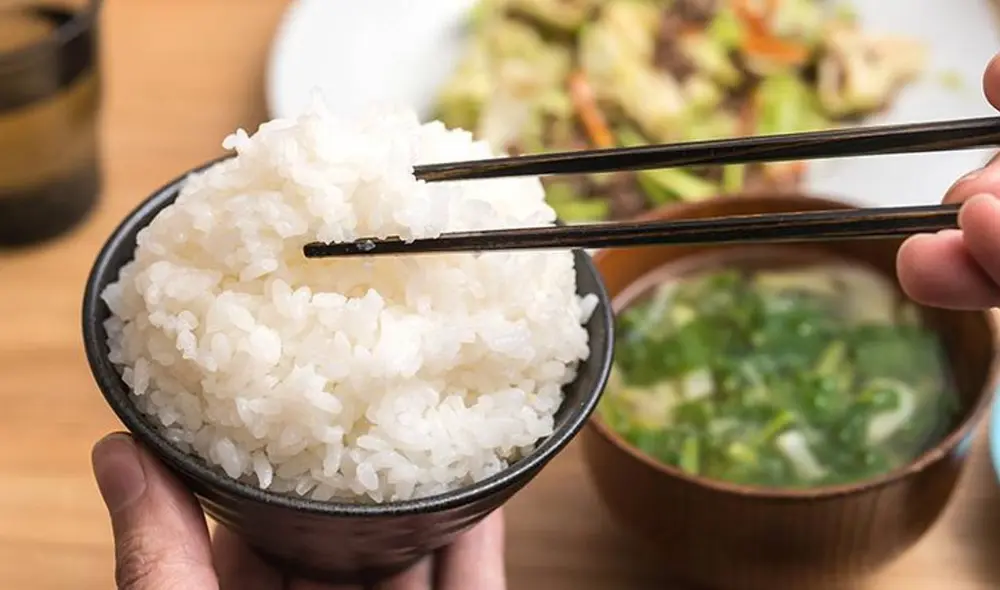 Según algunos historiadores, los palillos se utilizan hace más de 3.000 años. Foto: composición LR/nippon.com Según algunos historiadores, los palillos se utilizan hace más de 3.000 años. Foto: composición LR/nippon.com