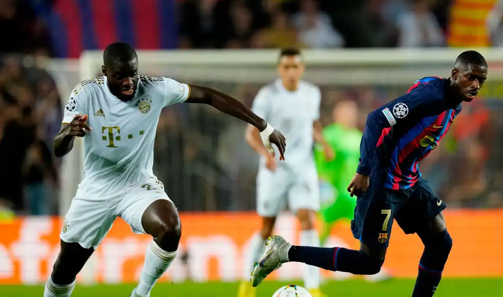 Dembele superando la marca de Upamecano durante el Barcelona vs. Bayern. Foto: EFE