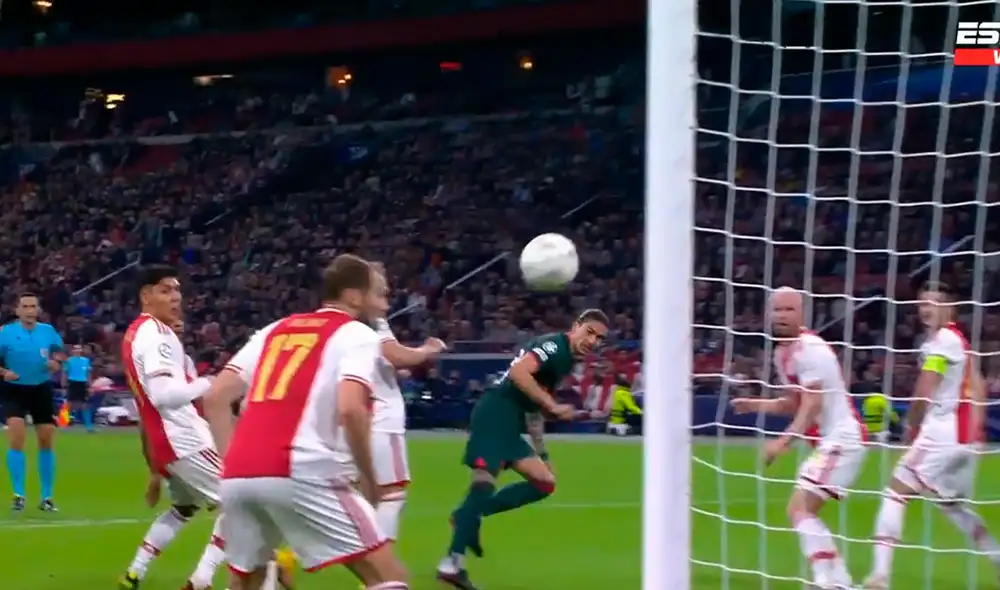 El uruguayo puso el 2-0 de cabeza ante el Ajax. Foto: captura/ESPN 2