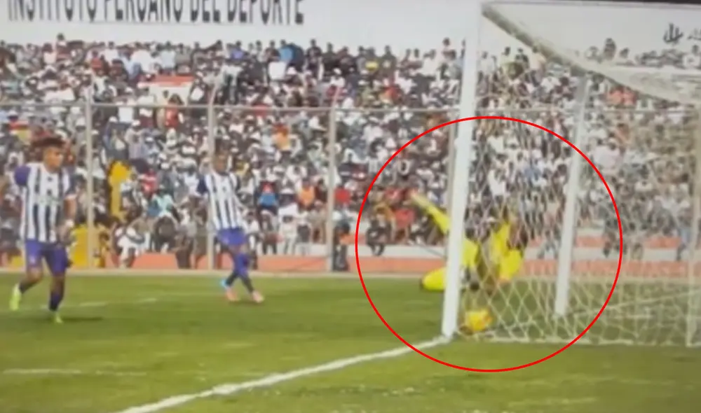 Hernán Barcos anotó el polémico gol que le dio la victoria a Alianza Lima. Foto: captura Alianza Play.