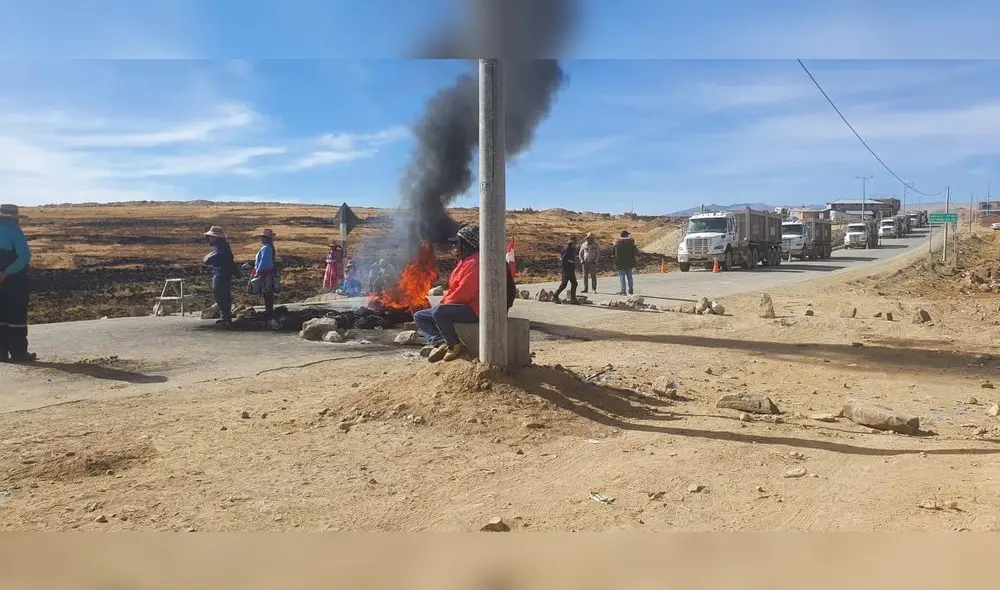 Zona caliente. En el área de Huicho, el corredor minero está bloqueado. Pobladores impiden el paso de los encapsulados. Foto: La República Zona caliente. En el área de Huicho, el corredor minero está bloqueado. Pobladores impiden el paso de los encapsulados. Foto: La República