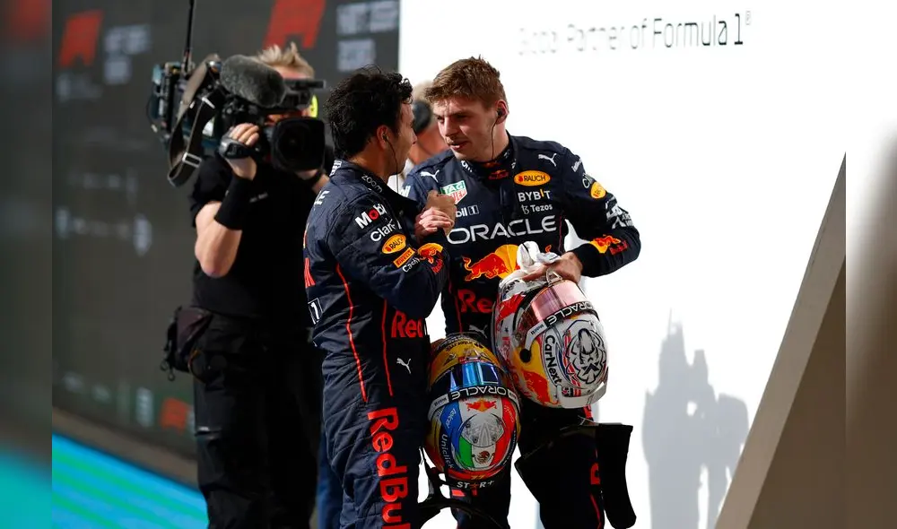 Max Verstappen y Sergio Perez son compañeros desde el 2021. Foto: AFP