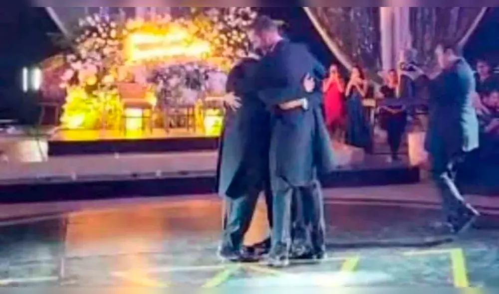 Aguscalientes celebró su primer compromiso poliamoroso ante decenas de invitados. Foto: Marcha Orgullo GDL Oficial Aguscalientes celebró su primer compromiso poliamoroso ante decenas de invitados. Foto: Marcha Orgullo GDL Oficial