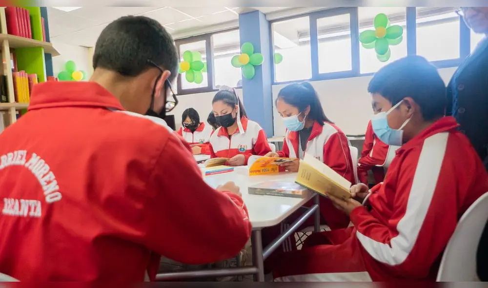 Escolares en plena sesión de lectura en una de las bibliotecas creadas por el proyecto "Biblioblock". Foto. Difusión. Escolares en plena sesión de lectura en una de las bibliotecas creadas por el proyecto "Biblioblock". Foto. Difusión.