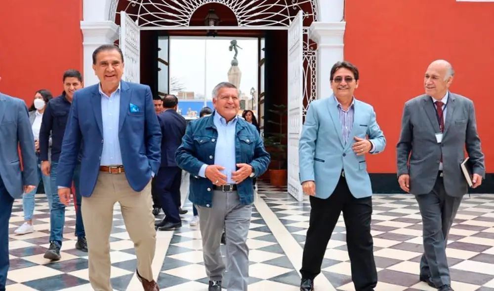 Acuña visitó a Llempén para ver qué proyectos deja a la próxima gestión. Foto: GORE-LL