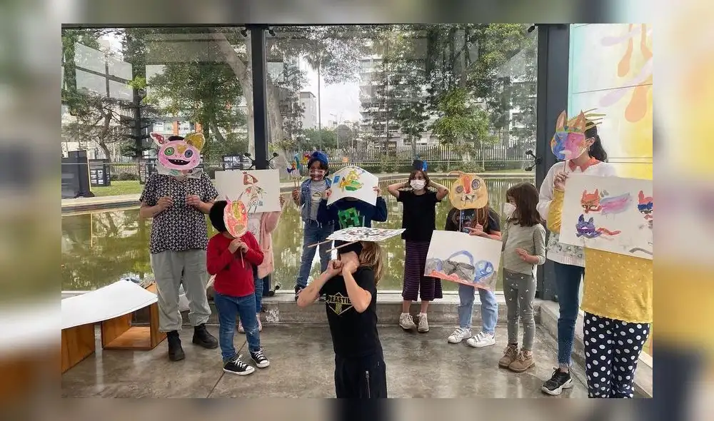 Los niños han elaborado sus propias máscaras inspiradas en personajes de cuentos y leyendas peruanas. Foto: Difusión.