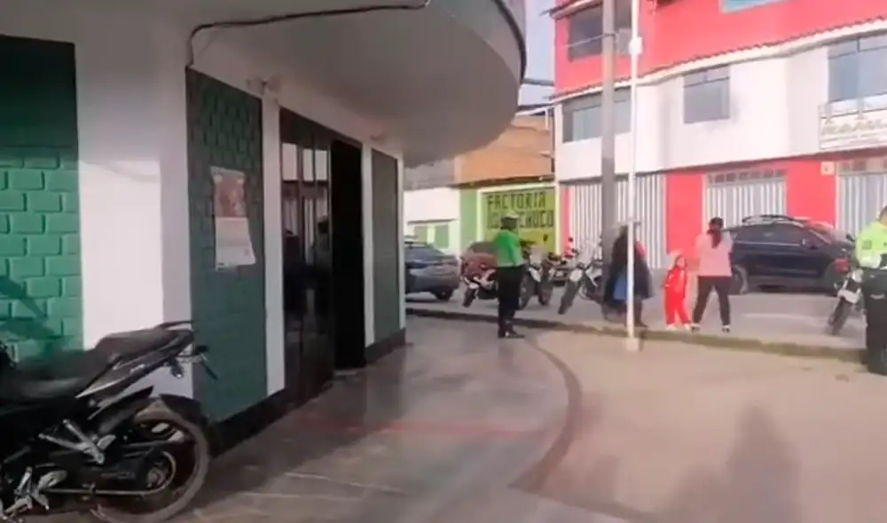 Agentes del Departamento de Investigación Criminal tomaron el caso. Foto: captura de video de Prensa Libre Sánchez Carrión Agentes del Departamento de Investigación Criminal tomaron el caso. Foto: captura de video de Prensa Libre Sánchez Carrión