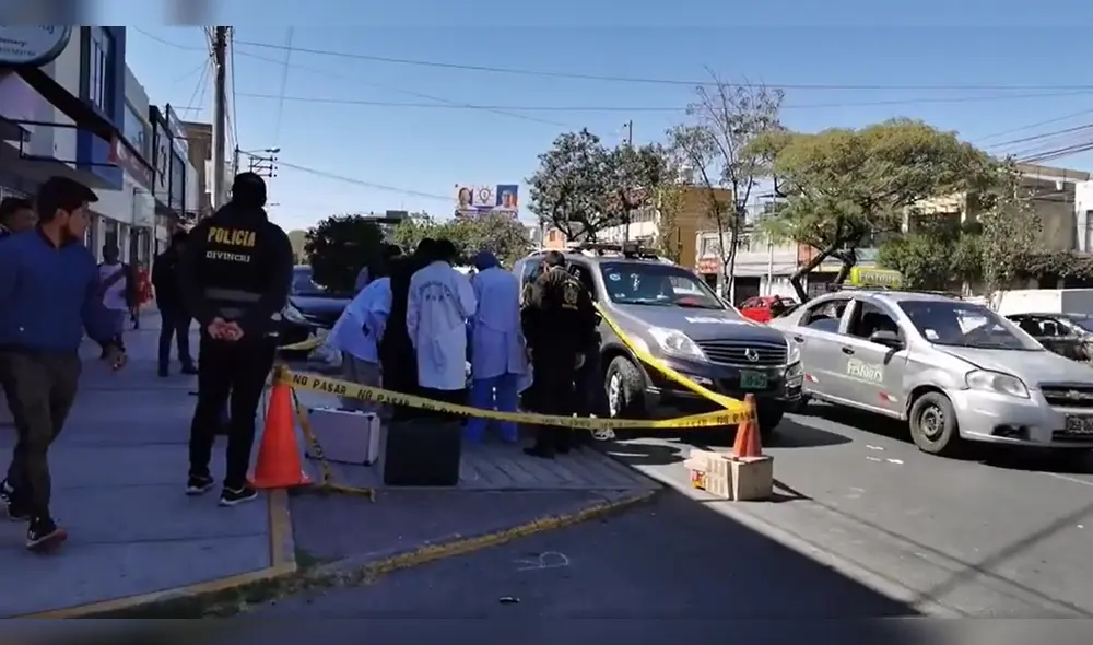 Ambos jóvenes fueron hallados en inmediaciones de la avenida Dolores. Foto: captura de video/HBA Noticias Ambos jóvenes fueron hallados en inmediaciones de la avenida Dolores. Foto: captura de video/HBA Noticias