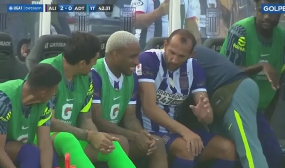 Hernán Barcos y Jefferson Farfán forman parte del plantel de Alianza Lima. Foto: captura GolPerú Hernán Barcos y Jefferson Farfán forman parte del plantel de Alianza Lima. Foto: captura GolPerú