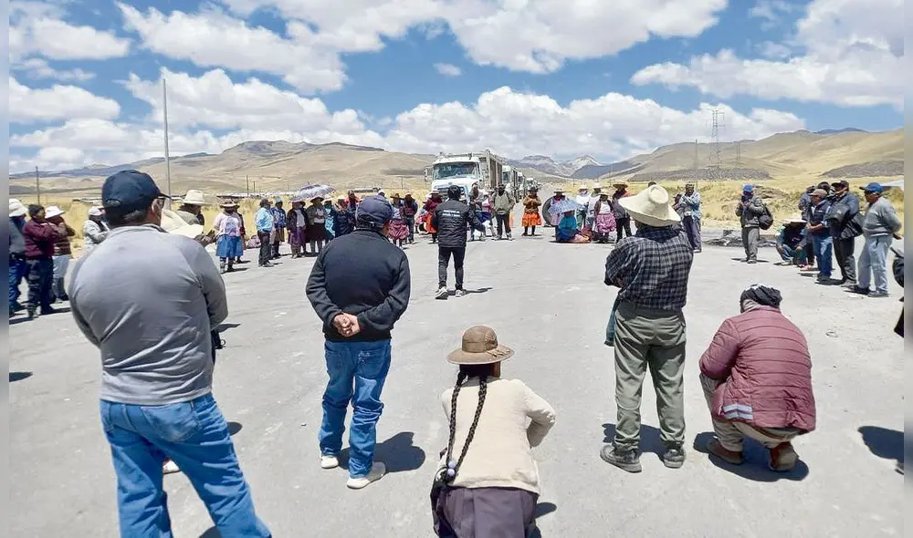 Protestas. Decenas de comunidades constantemente bloquean tramos del corredor minero para atención de sus demandas. Foto: La República