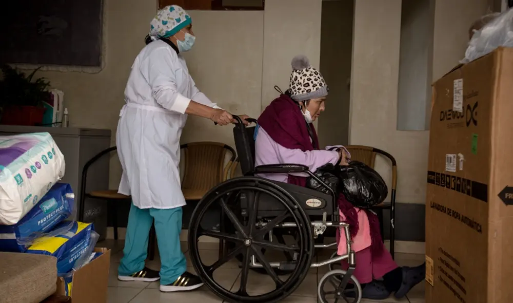 Adultos mayores de la casa hogar Santa Maria de la Caridad, en el provincia constitucional del Callao. Foto: John Reyes Mejia/La República