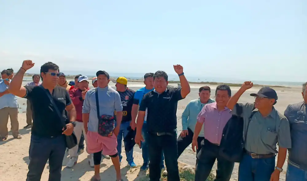 Hombres de mar esperan respuesta del Ejecutivo. Foto: Juan Nunura Hombres de mar esperan respuesta del Ejecutivo. Foto: Juan Nunura