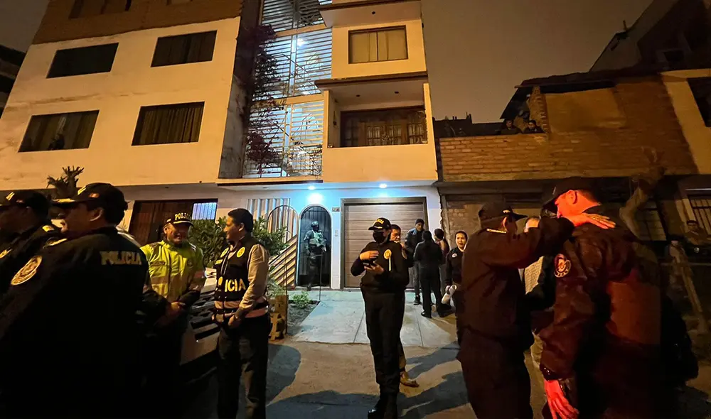Efectivos policiales llegaron hasta una vivienda de Surco como parte de operación contra organización criminal. Foto: Raúl Egúsquiza / URPI - LR Efectivos policiales llegaron hasta una vivienda de Surco como parte de operación contra organización criminal. Foto: Raúl Egúsquiza / URPI - LR
