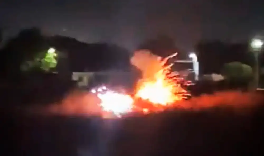 El hecho ocurrió el último miércoles 9 de noviembre y fue grabado por vecinos de la calle Michoacán, en Ciudad Obregón. Foto: @CajemeNews/Twitter El hecho ocurrió el último miércoles 9 de noviembre y fue grabado por vecinos de la calle Michoacán, en Ciudad Obregón. Foto: @CajemeNews/Twitter