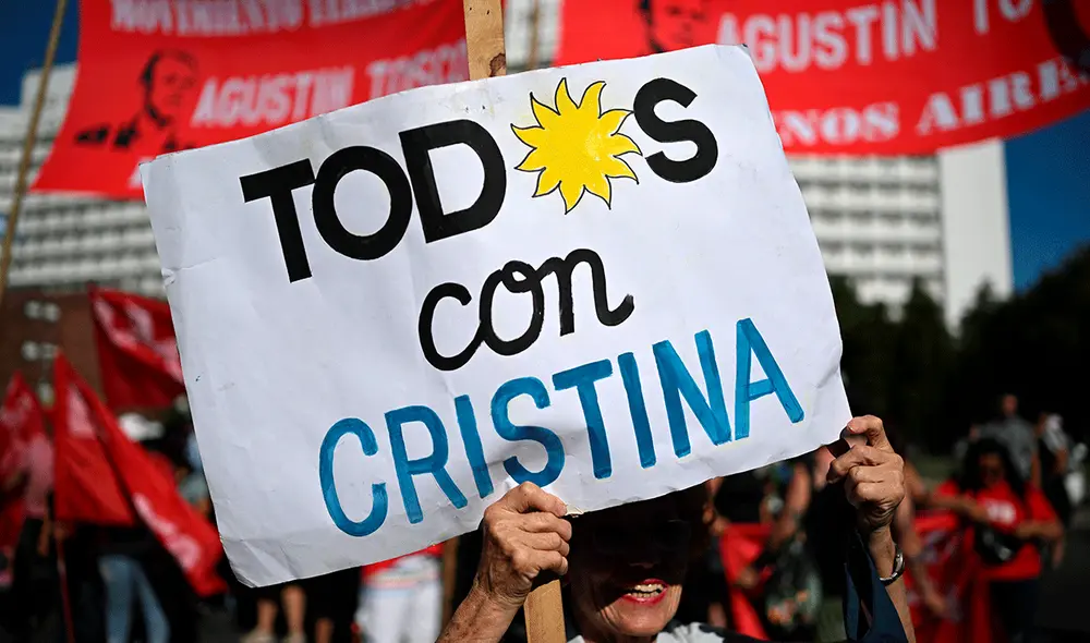 Junto a los presidentes de Argentina, México, Honduras y el canciller cubano, se sumaron los seguidores de Cristina Kirchner, quienes rechazan totalmente el veredicto de los jueces. Foto: AFP Junto a los presidentes de Argentina, México, Honduras y el canciller cubano, se sumaron los seguidores de Cristina Kirchner, quienes rechazan totalmente el veredicto de los jueces. Foto: AFP