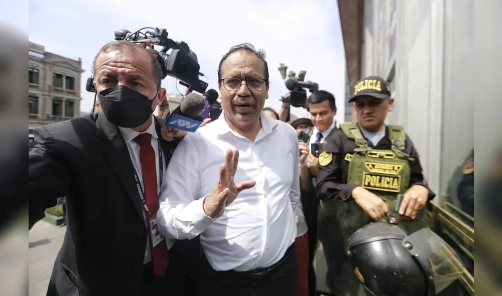 Informe final de la SAC recomienda acusarlo por rebelión y conspiración. Fotos: Antonio Melgarejo / La República Informe final de la SAC recomienda acusarlo por rebelión y conspiración. Fotos: Antonio Melgarejo / La República