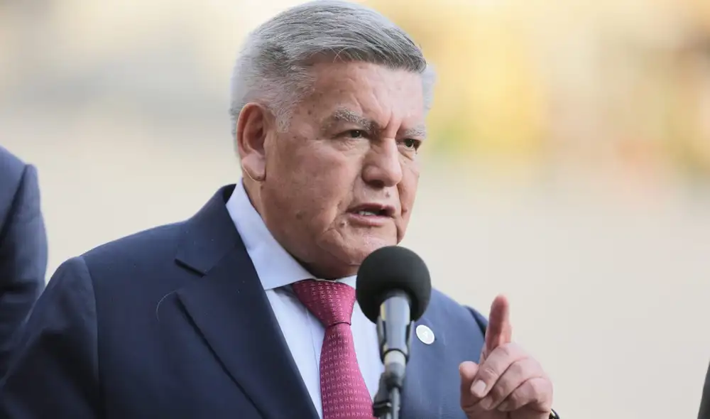 César Acuña declaró a los medios de comunicación sobre el adelanto de elecciones. Foto: John Reyes/La República César Acuña declaró a los medios de comunicación sobre el adelanto de elecciones. Foto: John Reyes/La República