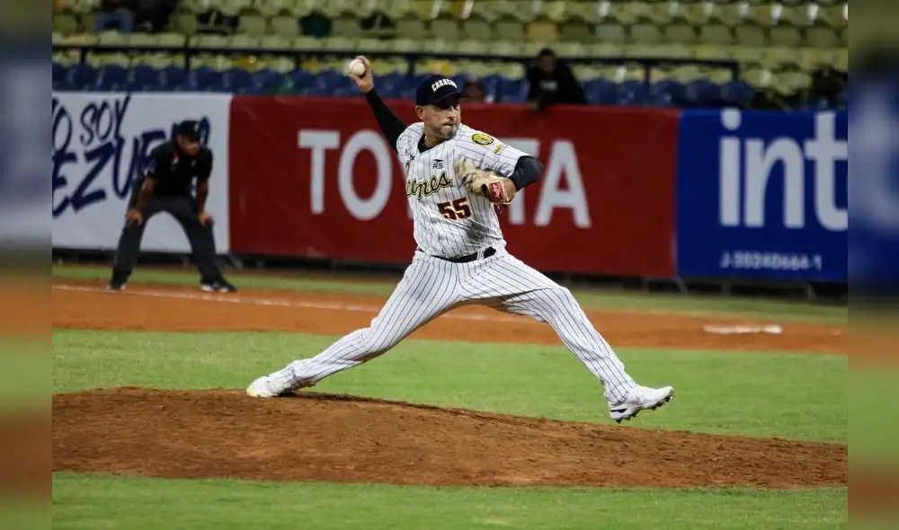 Caracas vs. Chiquirí por la Serie del Caribe 2023. Foto: Composición LR / AFP Caracas vs. Chiquirí por la Serie del Caribe 2023. Foto: Composición LR / AFP